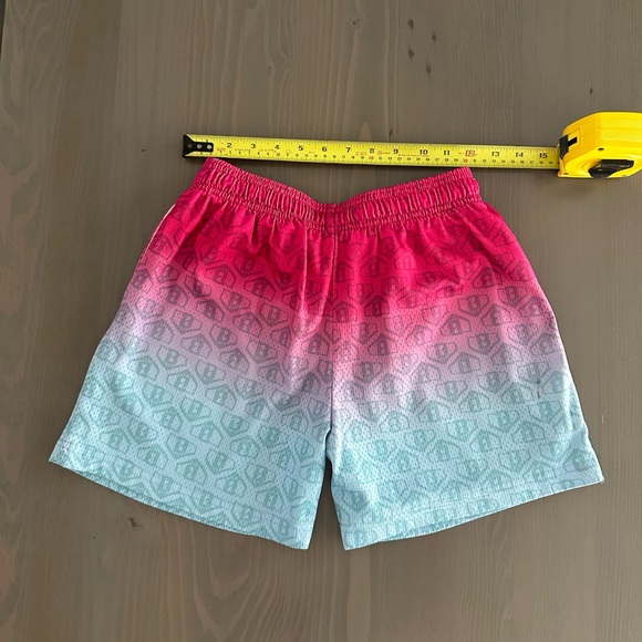 Gradient Kids Shorts - Picture 3 of 4